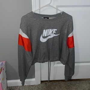 grey nike sweatshirt